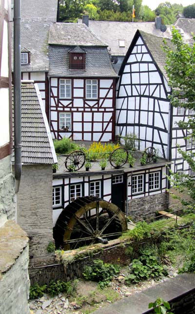 A water wheel among half-timbered buildings