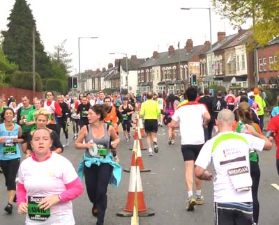 Runners head in both directions along Pershore Road