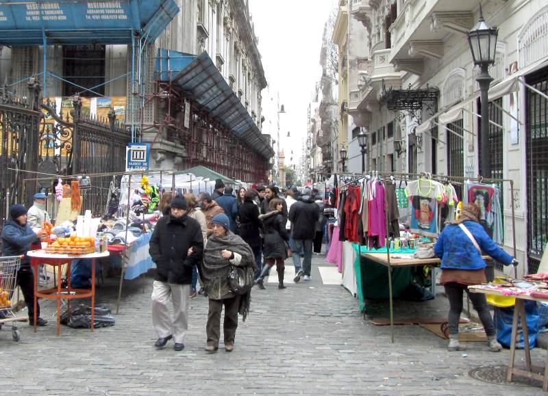 The Defensa street market