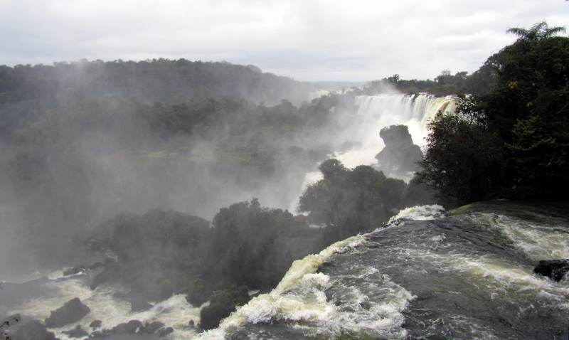 A wider view over a section of the falls