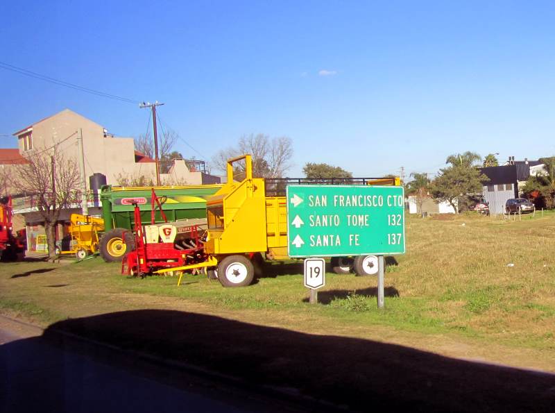 Road sign giving distances to San Francisco and Santa Fé