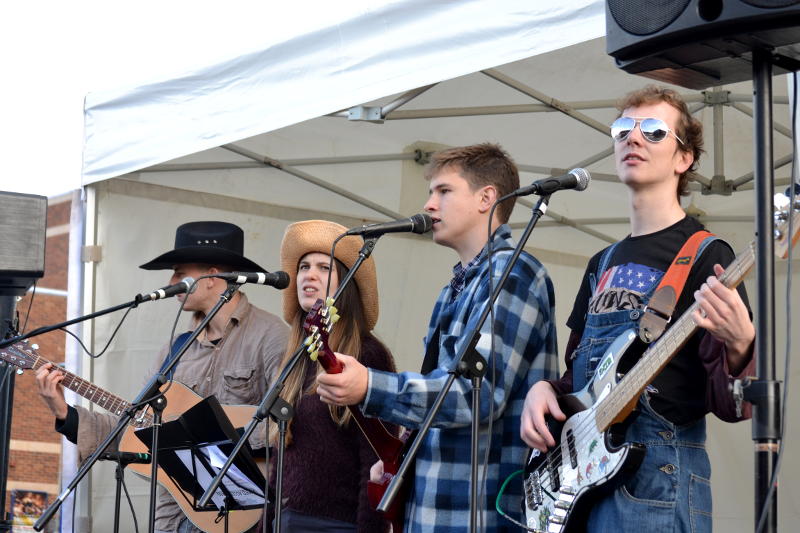 Band outside Fitness First in Stirchley