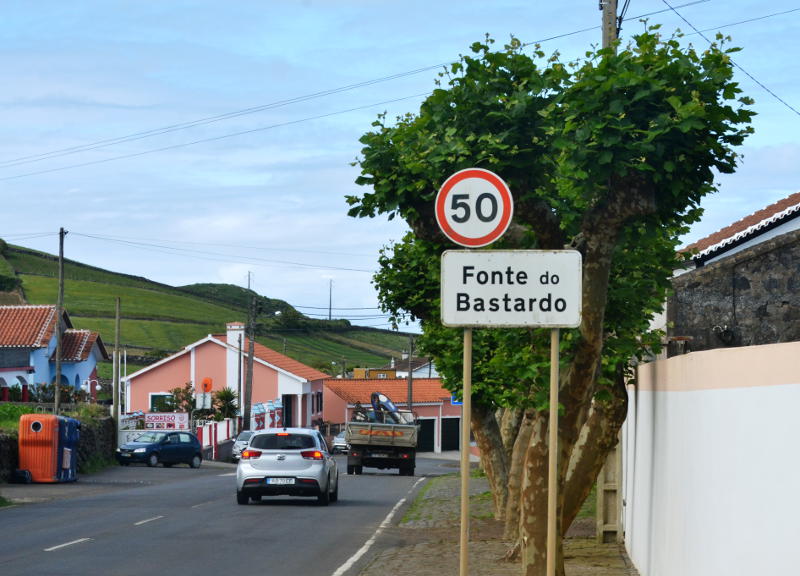 Sign at the entrance to a town: Fonte do Bastardo