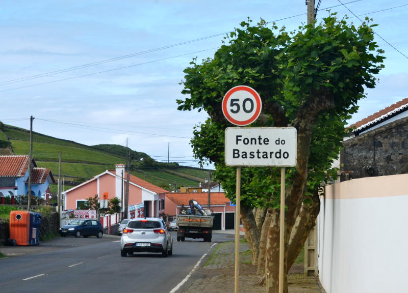 Sign at the entrance to a town: Fonte do Bastardo