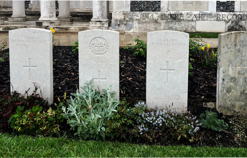 4 headstones of fallen soldiers at Tyne Cot Cemetery